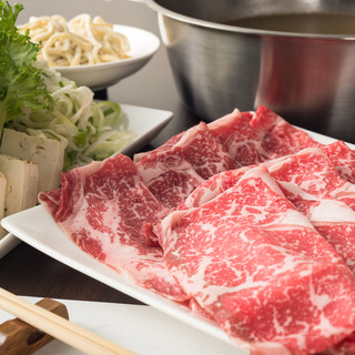 使用熊本县产的赤牛，享受和牛本来的美味涮涮锅