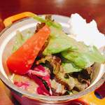 cafe carat - サラダ。ドレッシングが私の好きな味✨なんのドレッシングか今度聞いてみよう♪