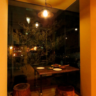 秘密のオシャレな窓際席