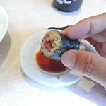 89710954 - 寿司は手で食す