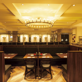 1階広いテーブル席＜1名様～＞＆2階個室＜5～52名OK＞