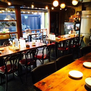 路边小巷中的隐秘小店◇略显成熟的氛围，适合女子聚会和约会