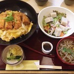 家族亭 - 手付けかつ丼と和さらだのセット