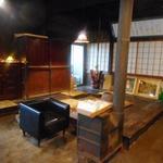 蔵元ごはん&カフェ 酒蔵 櫂 - 建物の1階