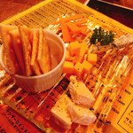 バー シェルター - チーズ盛り合わせ