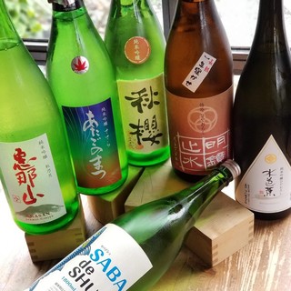 拘りの日本酒が常時約２０種類以上御座います！！