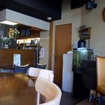 ぶいえいと - 店内の雰囲気です。 店内は、分煙になっているんですよ。 禁煙スペースは、入口から入って右側です。 右側ということは、最初の写真の概観で撮った窓側という訳です。