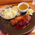 合歓の木 - トンカツ、サラダ、スパゲッティ、カレー、卵の炒め物