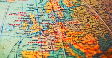 ロシアンOLちゃん初登場、ヨーロッパ10カ国のICO規制動向