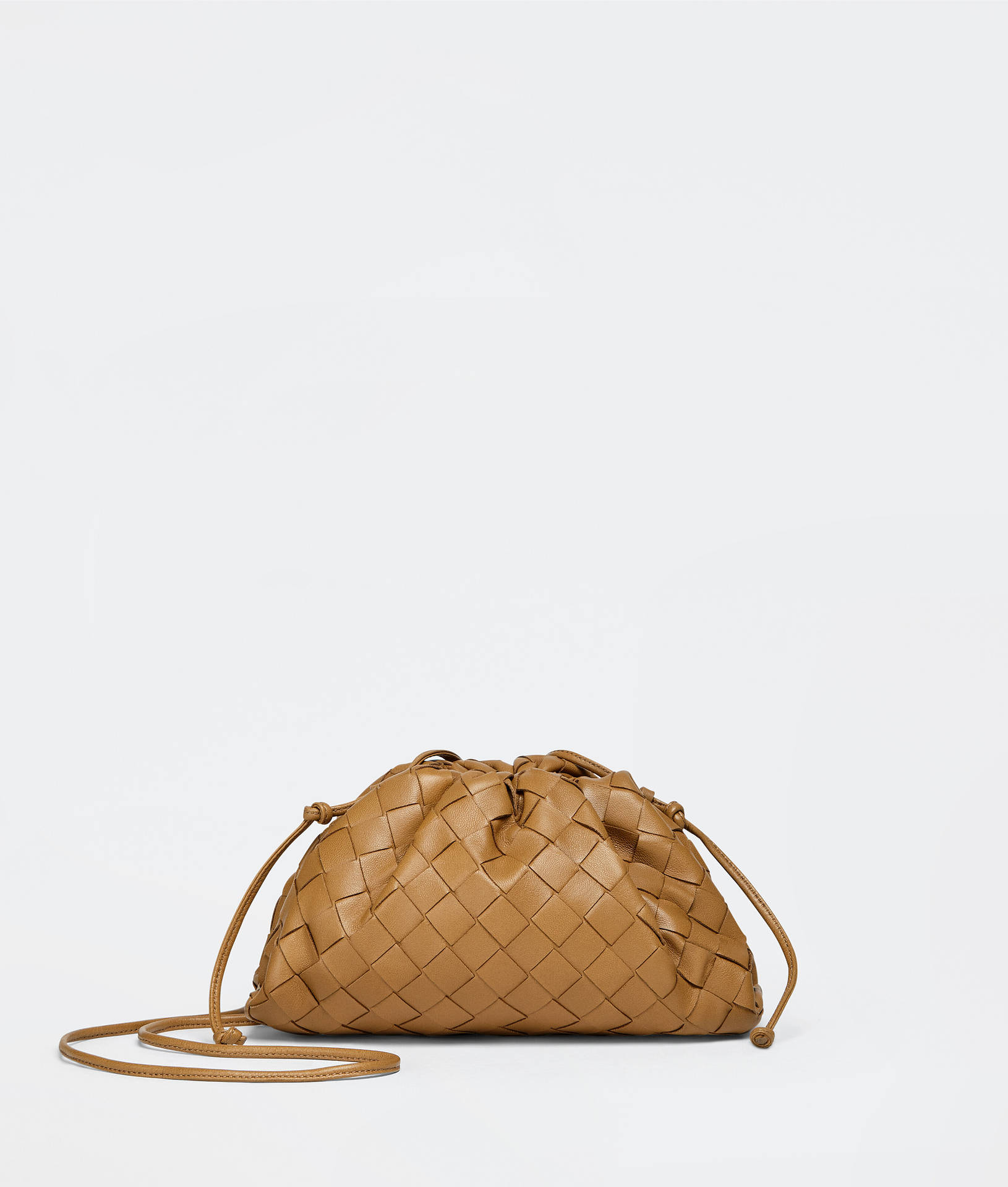 Bottega Veneta 2717 X 3200 Wallpaper