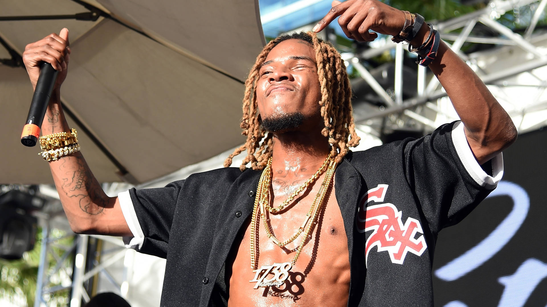 Fetty Wap Rapping På Scenen Wallpaper