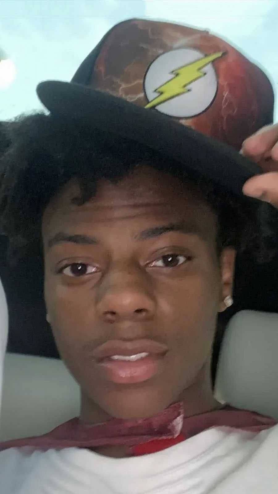 Viaggiacon Stile Con Il Servizio Aereo Ishowspeed Sfondo