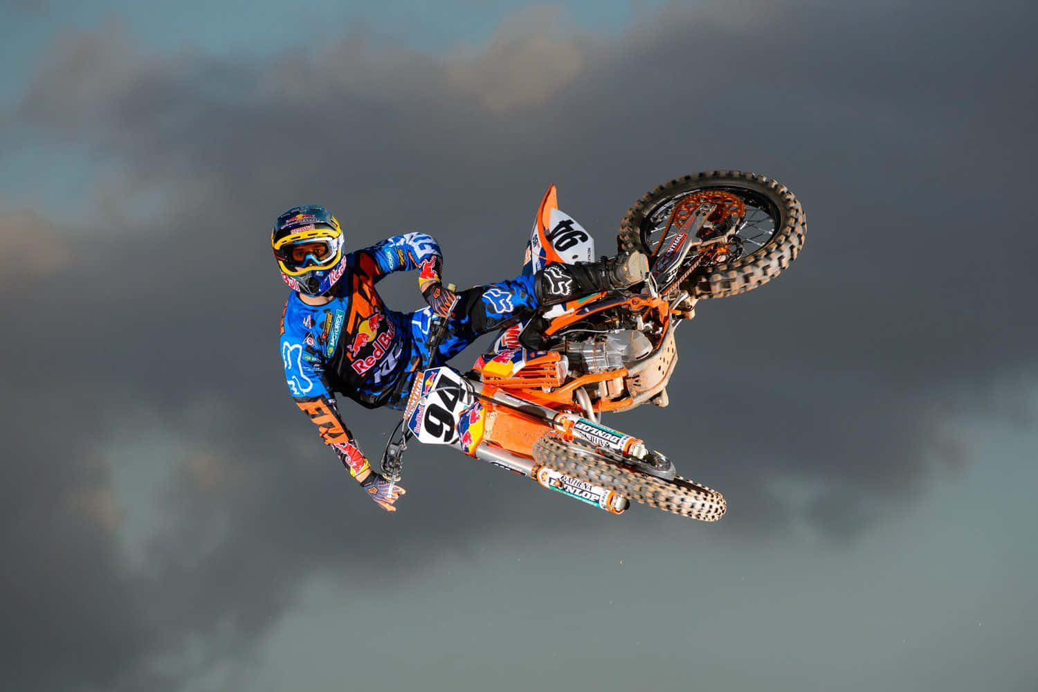 Unpiloto De Motocross En El Aire Fondo de pantalla