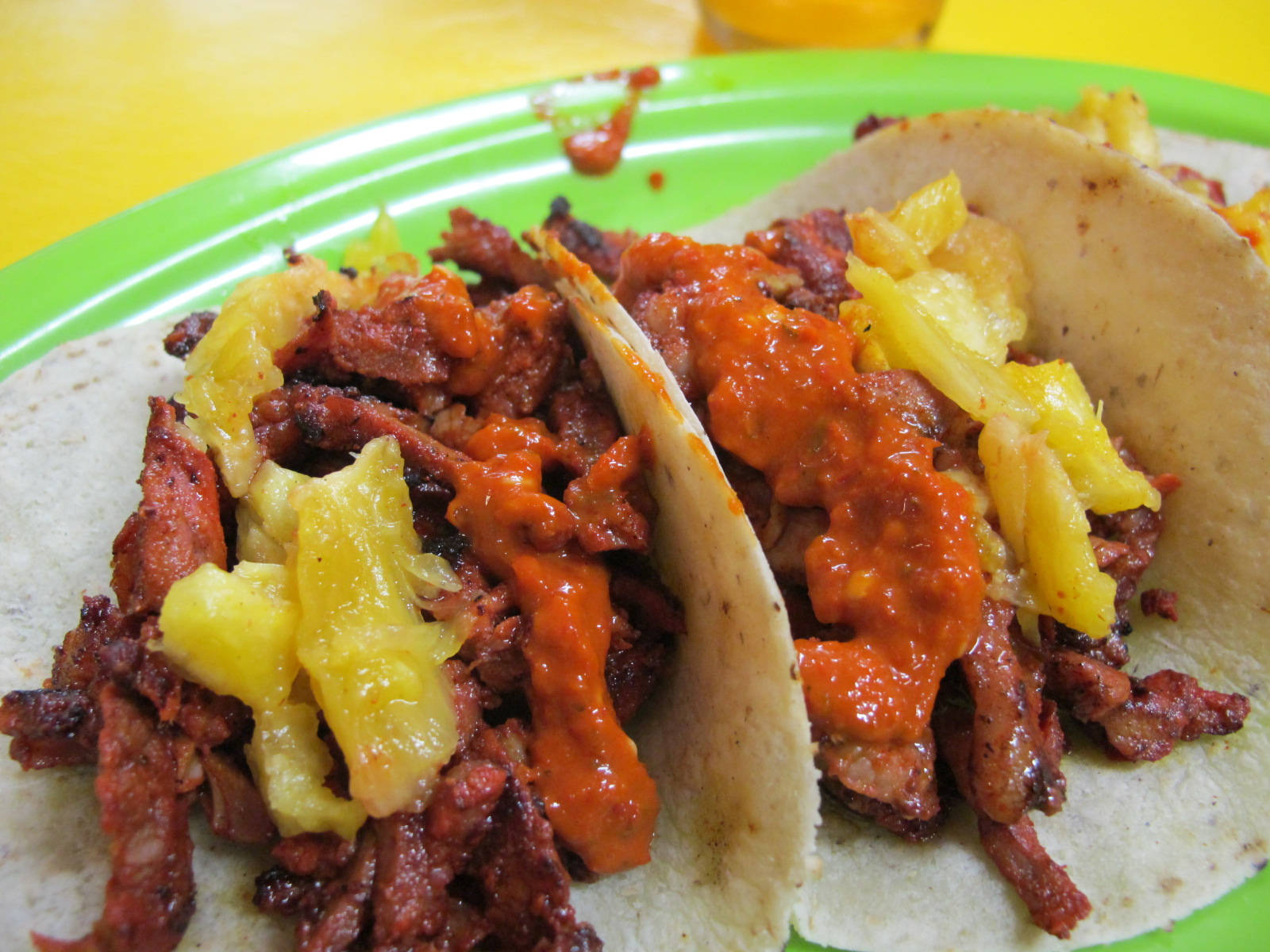 Tacos Al Pastor Ananaksilla Ja Salsalla Taustakuva