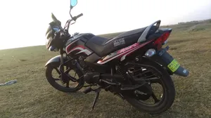 Musta Urheilu Moottoripyörä Ulkona Wallpaper