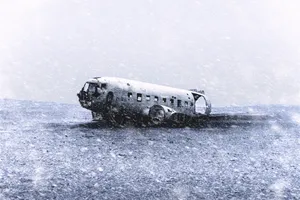 Latar Belakang: Pemandangan Musim Dingin Yang Tenang Wallpaper