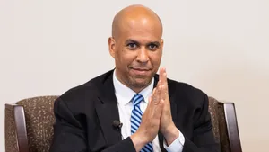 Cory Booker Bertepuk Tangan Wallpaper