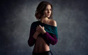 Kvinnamed Beskuren Jacka På Kroppen. Wallpaper