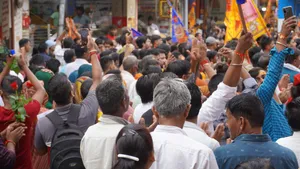 Kerumunan Festival Yang Berkumpul Wallpaper