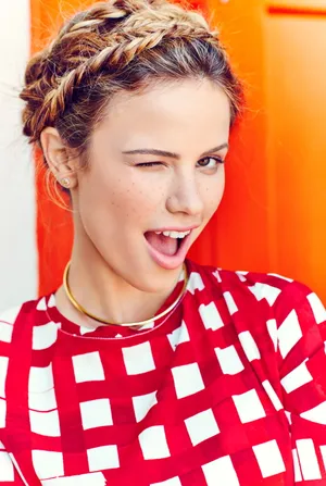 Halstonsage Blinkar Med Flätor På Datorskärmen Eller Mobilskärmen. Wallpaper