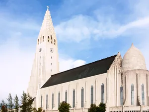 Sudut Samping Hallgrimskirkja Wallpaper