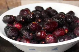 Papelde Parede Lavanda De Ameixas De Java Vermelhas Lavadas. Wallpaper