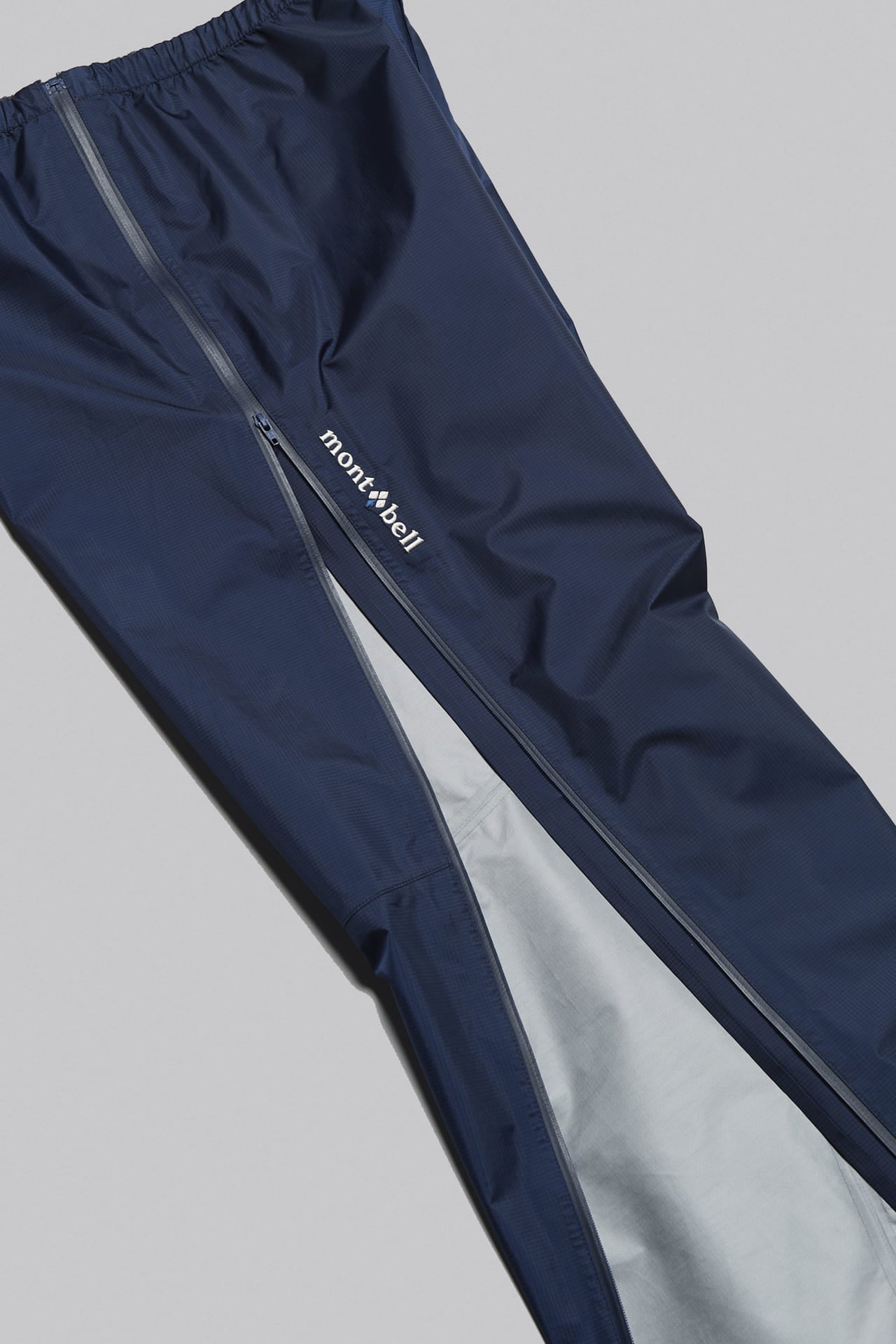 モンベルの防水ストームクルーザー フルジップパンツ パンツ(モンベル)¥20,350/モンベル・カスタマー・サービス サイドジップ