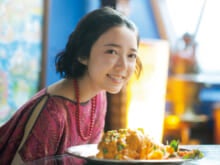 萌音さんが「優しく包み込むスパイシーなネパール料理」に出会う。恵比寿の老舗「KHUMBILA（クンビラ）」へ　【上白石萌音と世界をガブリ！BITE! the World】