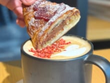 【スタバ】新宿マルイ限定のホリデー体験！ 新メニュー×人気コンディメントで贅沢ディップ