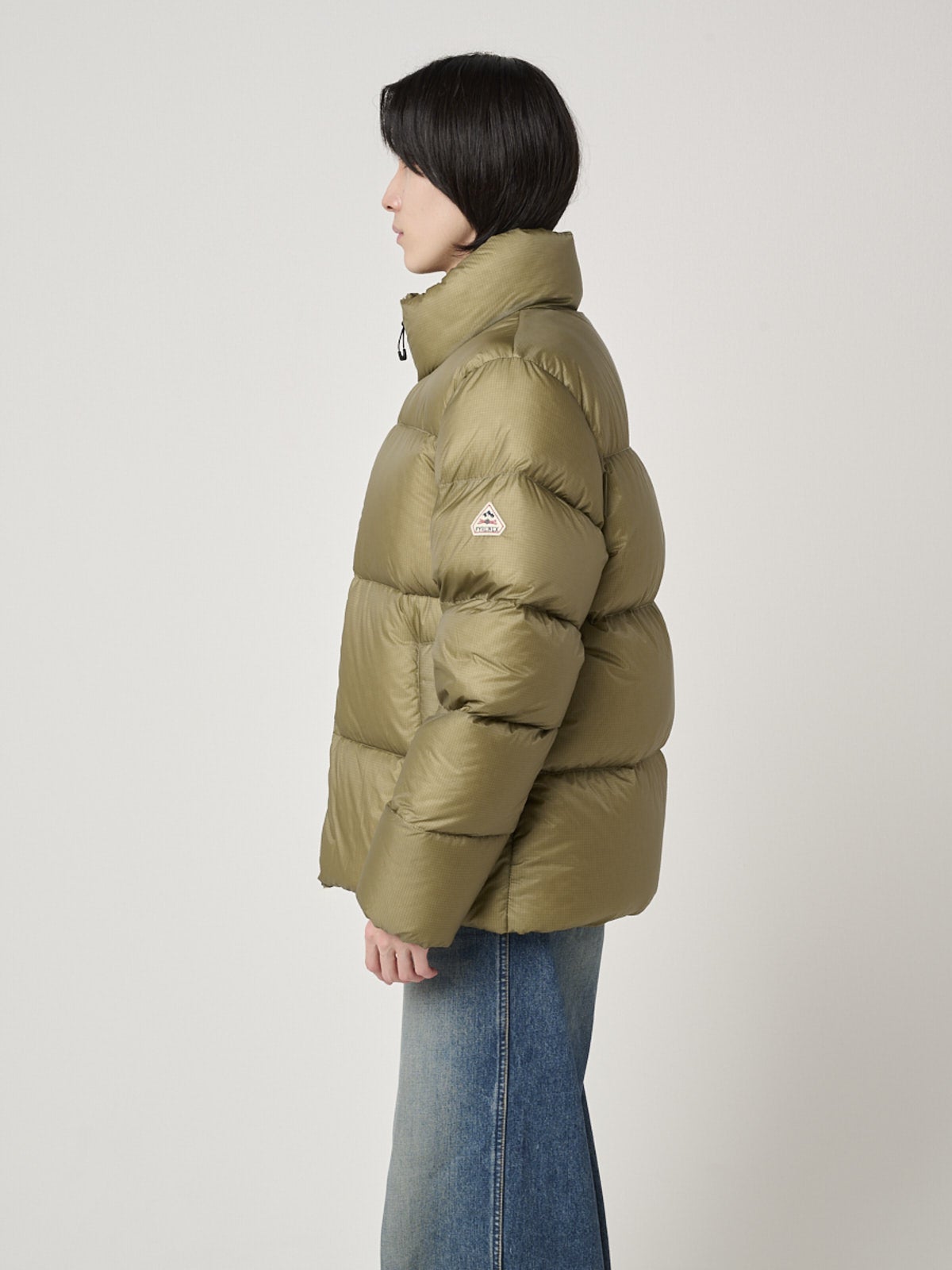 ピレネックスの新作ダウン「SHIFT RIPSTOP」着画のサイド