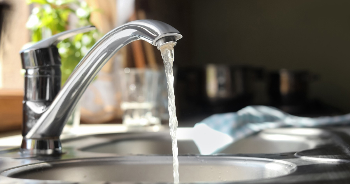 water coming out of a kitchen faucet