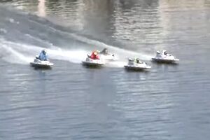 【動画】唐津競艇11Rのスタート展示で珍しい事故。1号艇がターンマークに激突してしまう。 【動画】唐津競艇11Rのスタート展示で珍しい事故。1号艇がターンマークに激突してしまう。