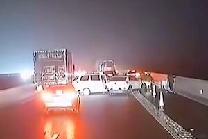 【動画】凍結した高速道路で発生した多重ツルツル事故が怖すぎて(((゚Д゚))) 【動画】凍結した高速道路で発生した多重ツルツル事故が怖すぎて(((゚Д゚)))