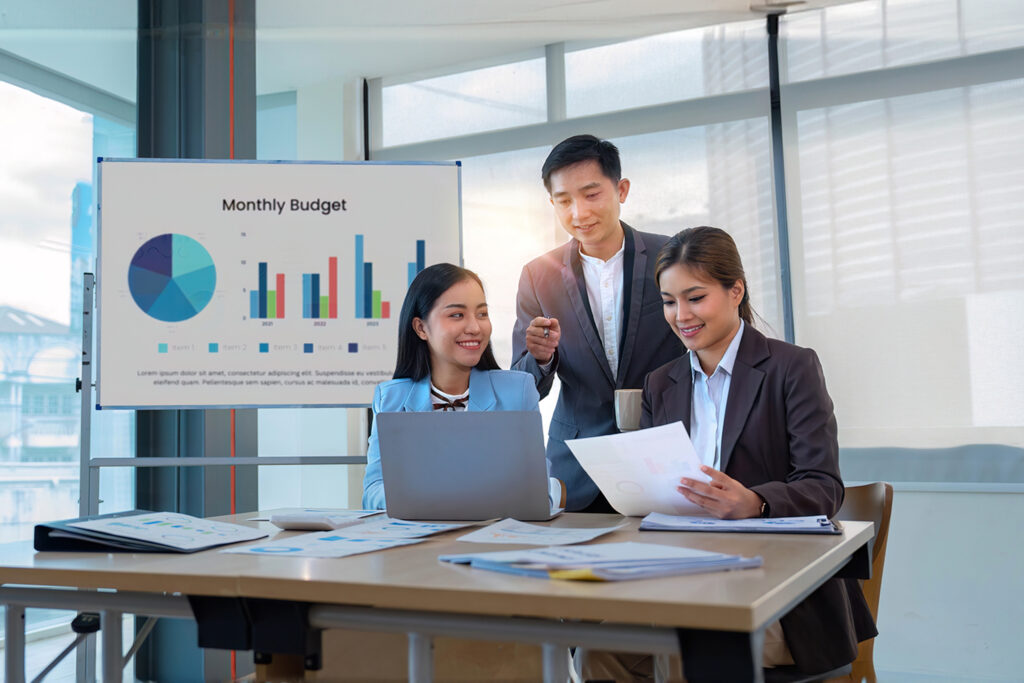 Asian,Business,Adviser,Meeting,To,Analyze,And,Discuss,The,Situation