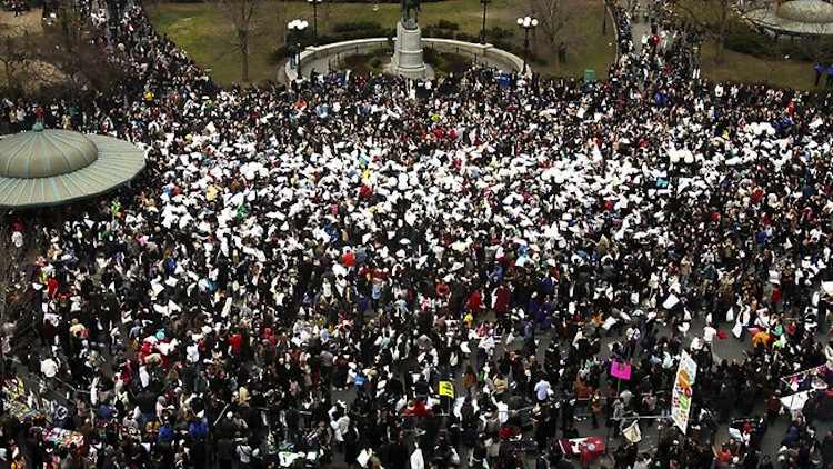 biggest-parties-pillow-fight3 Pillow Fight