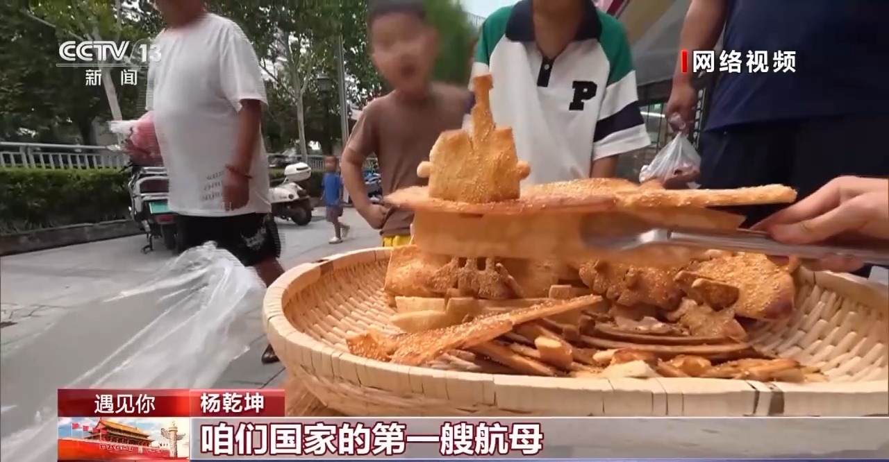 三里亭社区开展“红纸书吉语 亭园绘锦年”主题活动_