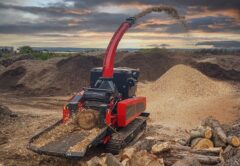 Ufkes developed a venturi system which creates a vacuum in the chute and throws the chips further. Image: Ufkes Greentec