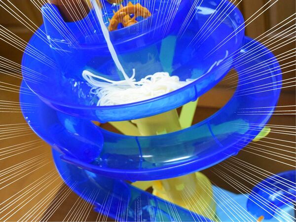 食卓が戦場に! 全長3.6mの「流しそうめんマシン」が熱い!