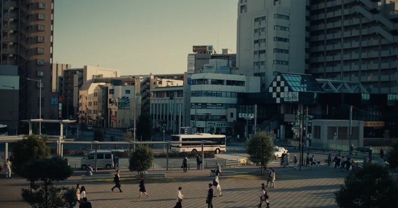 東ソーのCMに出てくる駅前の風景はどこ?