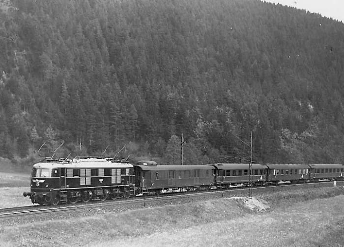 the first high performance locomotive in 1938