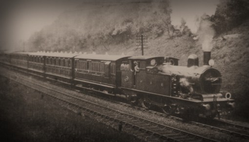 No.1060on a Liverpool Street to Chelmsford fast train leaving Brentwood in May 1908. The first three carriages are fresh out of the carriage repair shops having lost their varnished teak finish and are now painted in the golden brown livery with yellow lining around the windowns and upper beading. Photograph ©Public Domain.