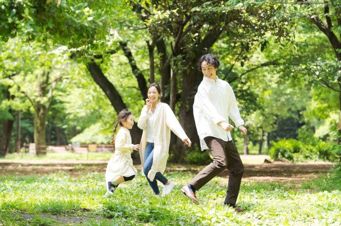 追いかけ合う親子