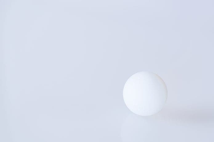 白いピンポン玉