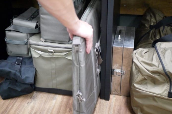 薄く収納したソフトクーラー