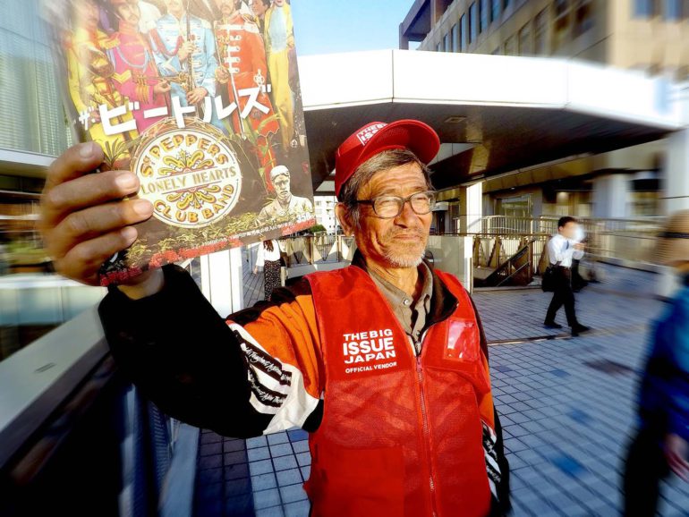 ビッグイシュー販売者