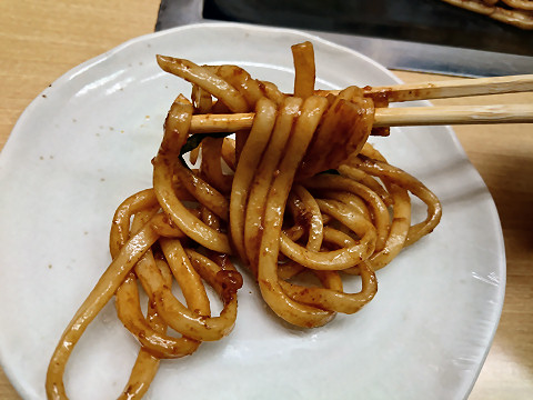 ホルモン焼うどんリフティング@お好み焼よしだ