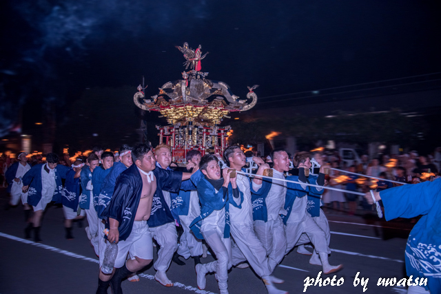 お神輿が走る (2)