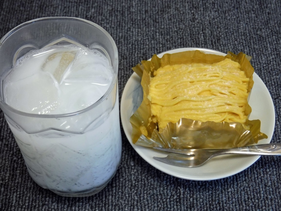 ブログ 三時のおやつ.jpg