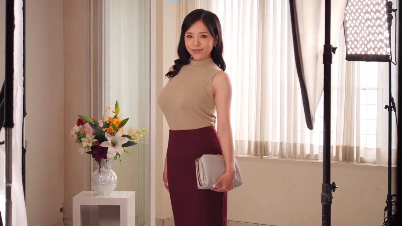 加治史奈】美熟奥様のデビュー全裸撮影!セフレ持ちの不貞人妻が熟エロボディをアナル迄カメラに晒す