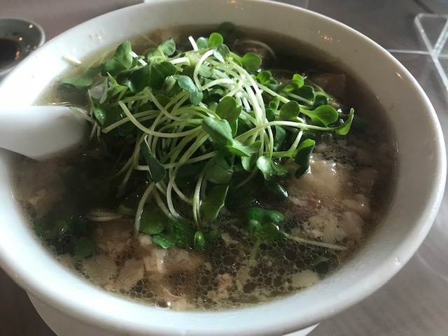 「キッチンラーメン濱」の牛すじ煮込ラーメン